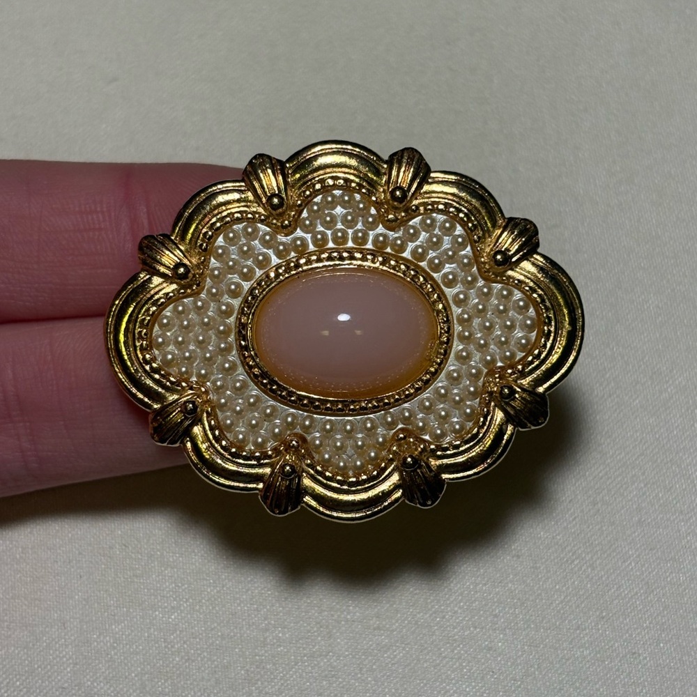 Vintage Avon Victorian Spring Gold Tone Brooch